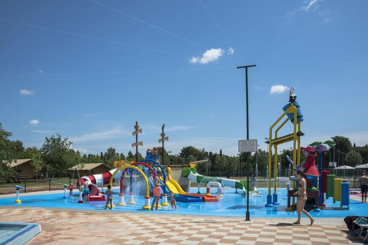 Happy Camp Mobile Homes In Centro Vacanze Bi Village Fazana Exterior photo