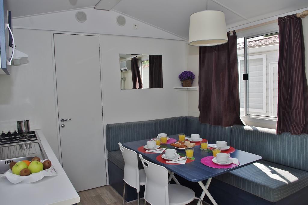 Happy Camp Mobile Homes In Centro Vacanze Bi Village Fazana Room photo
